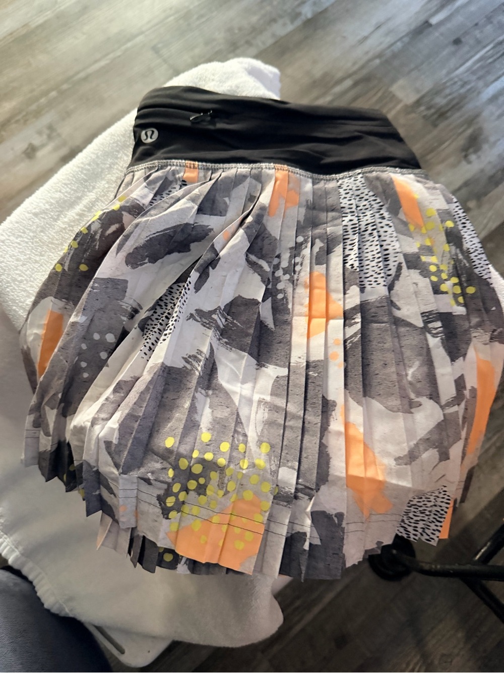 lululemon athletica Pleated Skort in Black, Gray, Orange & Yellow